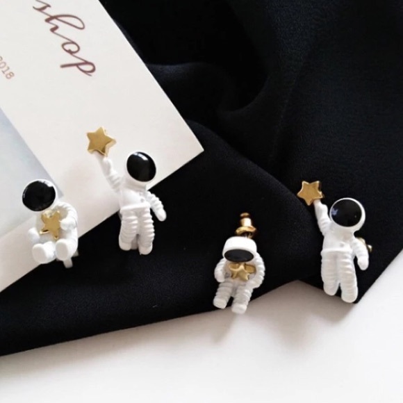 Jewelry - ⭐️ 2/$24 Astronaut Earrings ⭐️